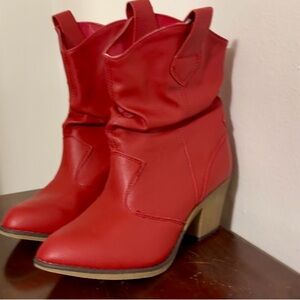 Women’s Charles Albert red faux leather ankle boots, sz 8, babied.